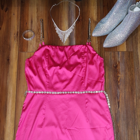 Women's silky pink dress - Picture 5 of 6